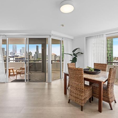 Lavish 3-Bed With Wraparound Balcony And Pool Διαμέρισμα Μπρίσμπεϊν Εξωτερικό φωτογραφία