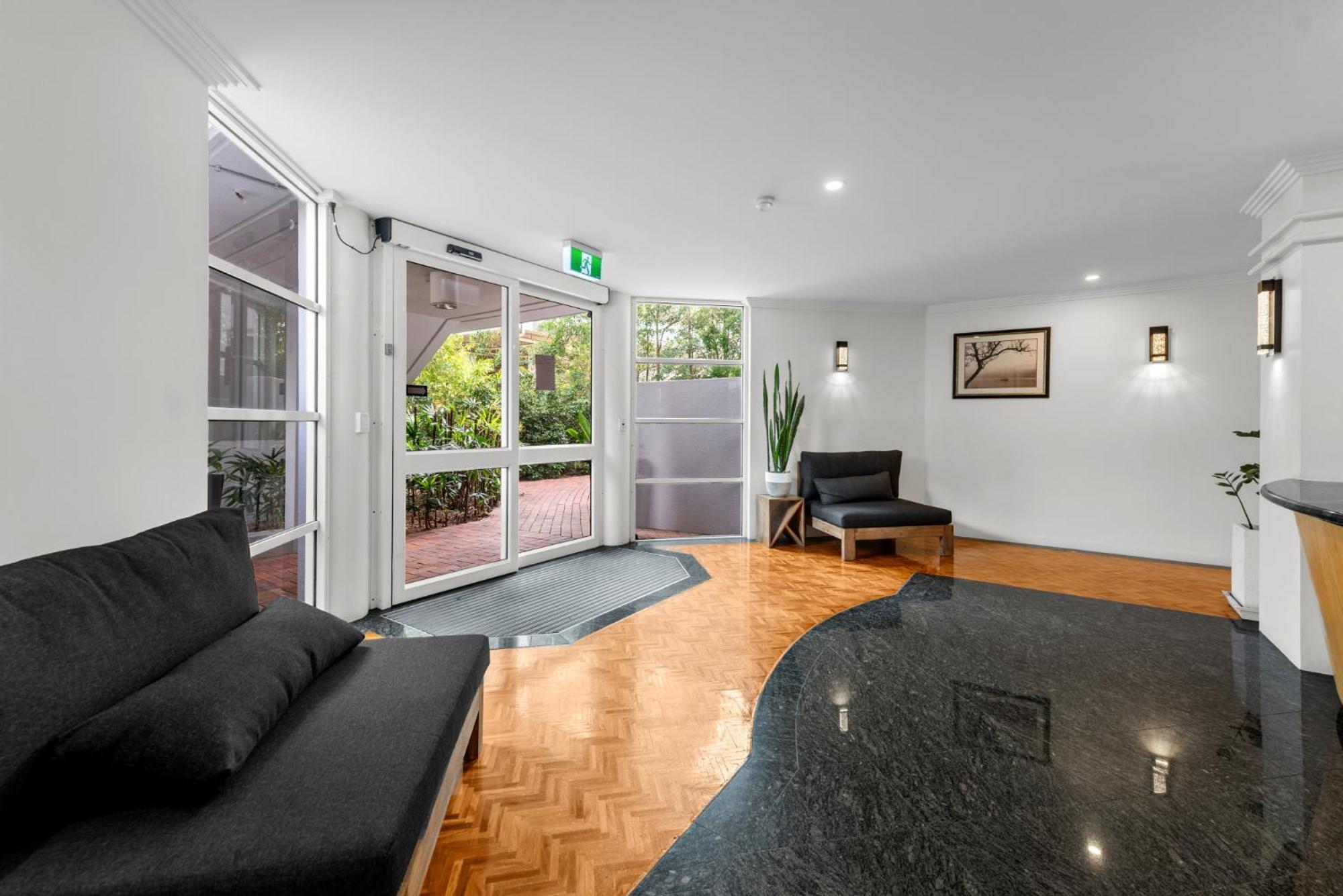 Lavish 3-Bed With Wraparound Balcony And Pool Διαμέρισμα Μπρίσμπεϊν Εξωτερικό φωτογραφία