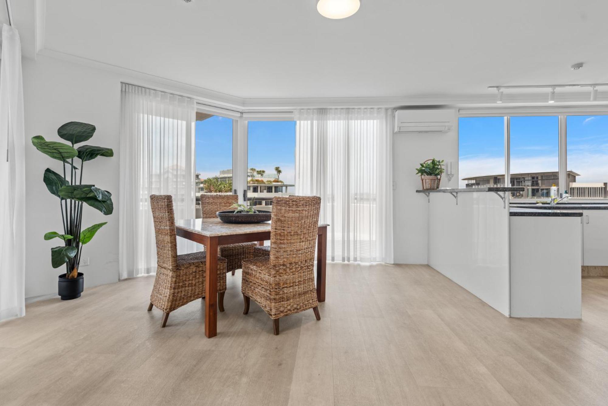 Lavish 3-Bed With Wraparound Balcony And Pool Διαμέρισμα Μπρίσμπεϊν Εξωτερικό φωτογραφία