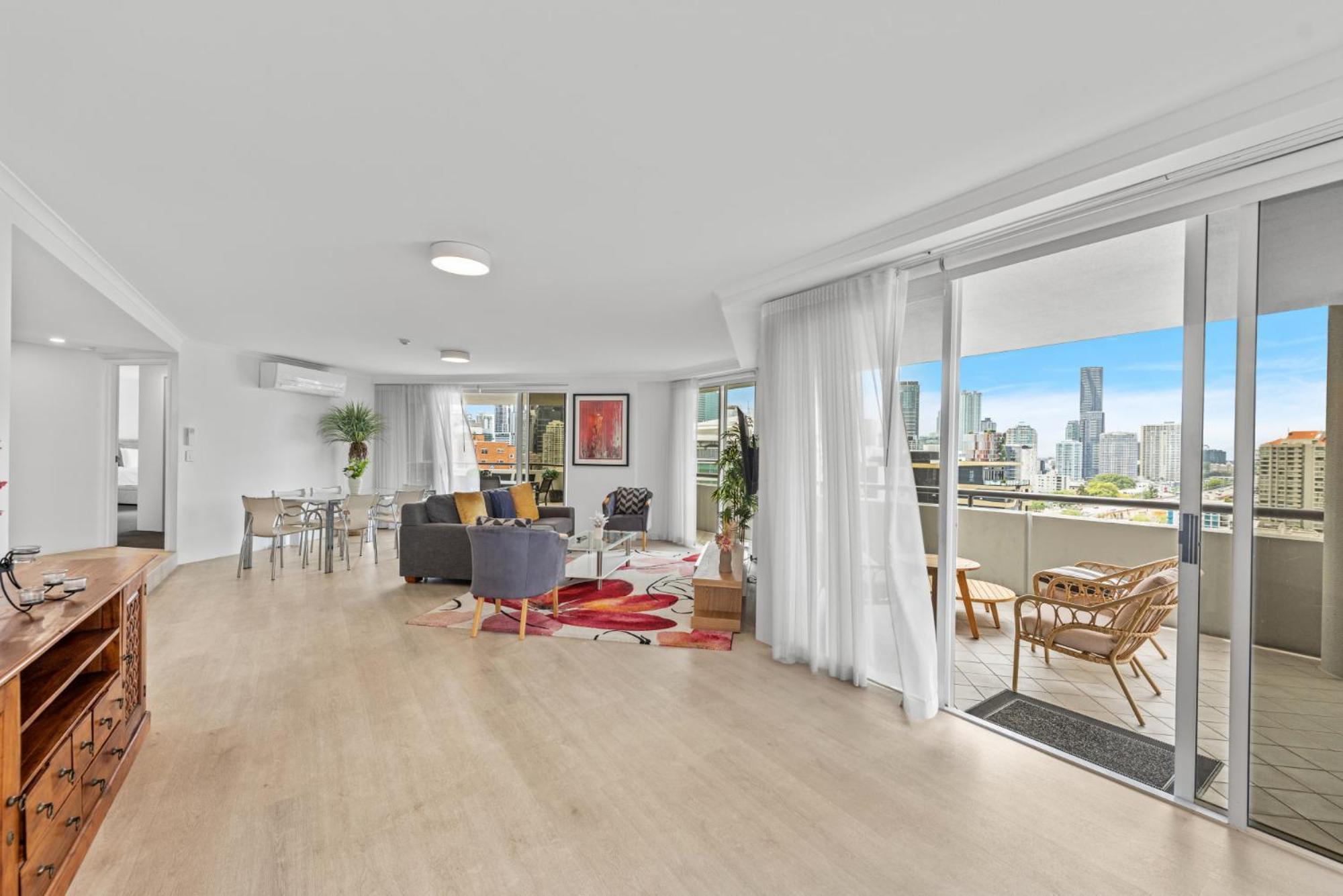 Lavish 3-Bed With Wraparound Balcony And Pool Διαμέρισμα Μπρίσμπεϊν Εξωτερικό φωτογραφία