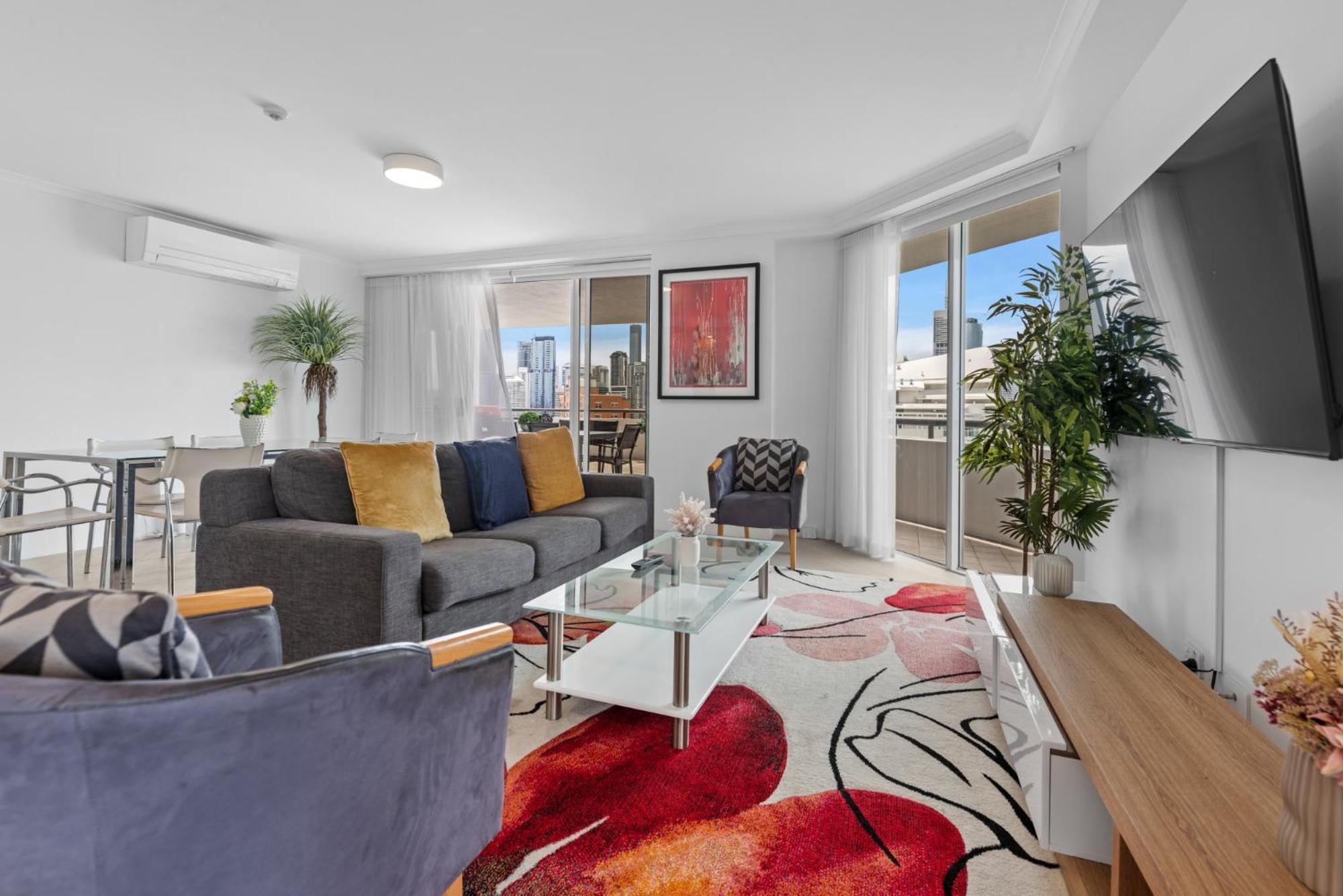 Lavish 3-Bed With Wraparound Balcony And Pool Διαμέρισμα Μπρίσμπεϊν Εξωτερικό φωτογραφία