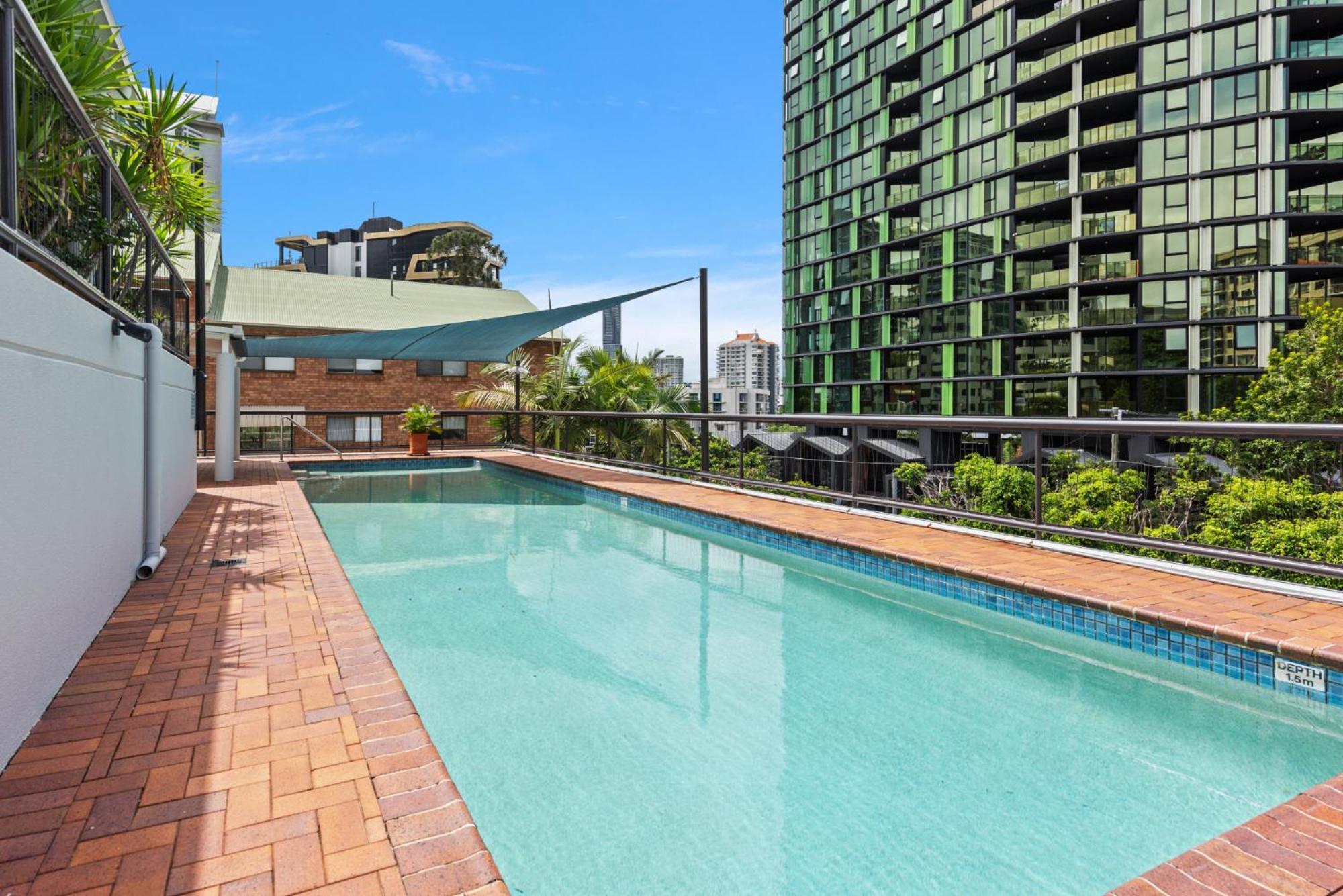 Lavish 3-Bed With Wraparound Balcony And Pool Διαμέρισμα Μπρίσμπεϊν Εξωτερικό φωτογραφία